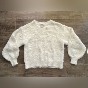 London Kaye white oversized fluffy fuzzy crewneck knit sweater w/ balloon sleeve